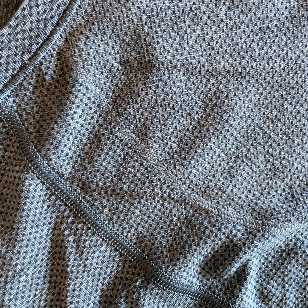 Lululemon Long-sleeved Athletic Shirt - Grey - Picture 4 of 4